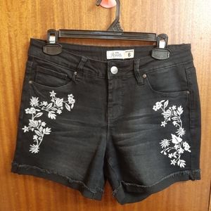 Royalty For Me Shorts Mid Rise Sz 6